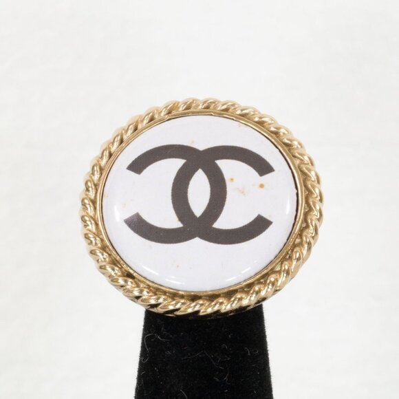 CHANEL WHITE WITH ROPE EDGE BLACK CC BUTTON BROOCHE 2008 COLLECTION - Picture 3 of 8